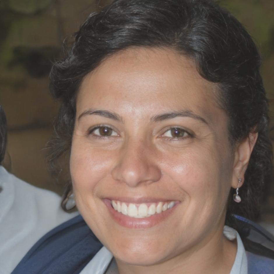 Retrato profesional de consultora experta en planificación presupuestaria